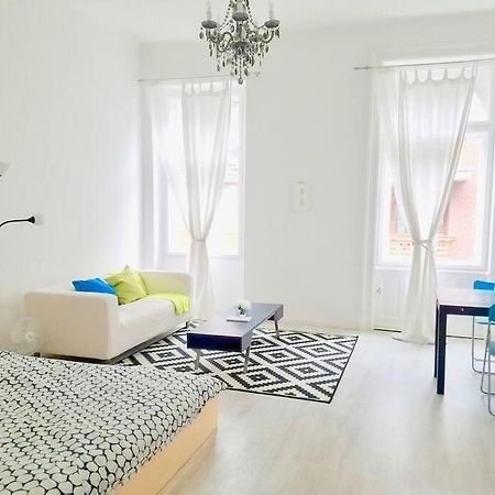 Bright And Cozy - City Center Apt Budapeste Exterior foto