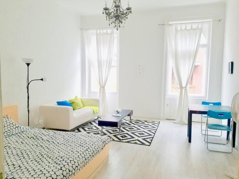 Bright And Cozy - City Center Apt Budapeste Exterior foto